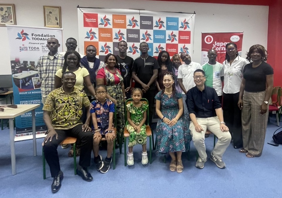 宝塚大学・アヘゴ希佳子准教授ご家族がJapan Cornerを訪問